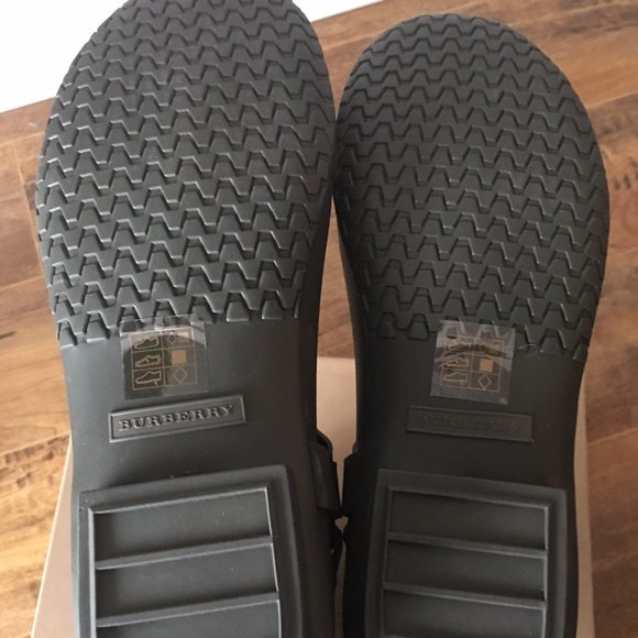 *RARE*BNIB*Burberry Buckle and Strap Rain Boots - Picture 3 of 6